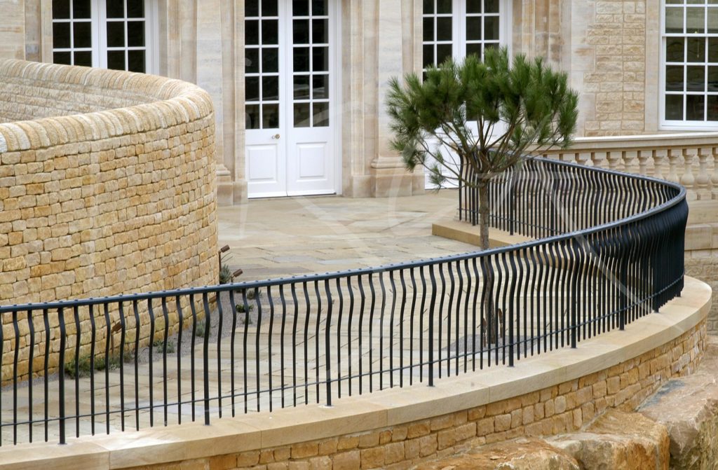 1463 - Bisca bespoke external railings and gate