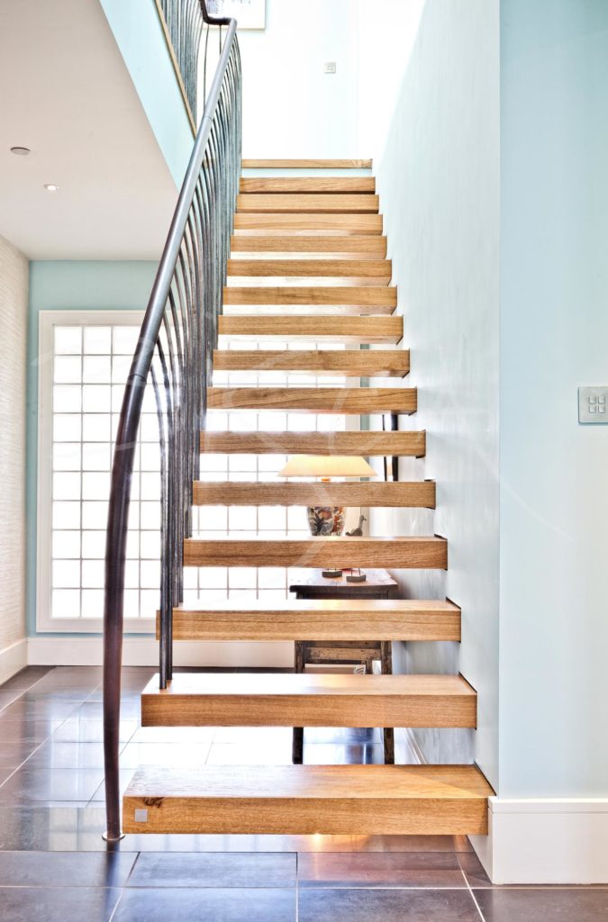 2378 - Bisca oak cantilevered stairs design