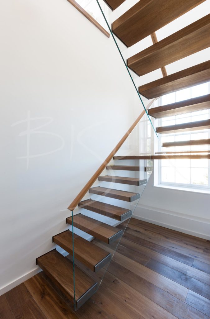 3462 - Bisca bespoke cantilevered staircase design london