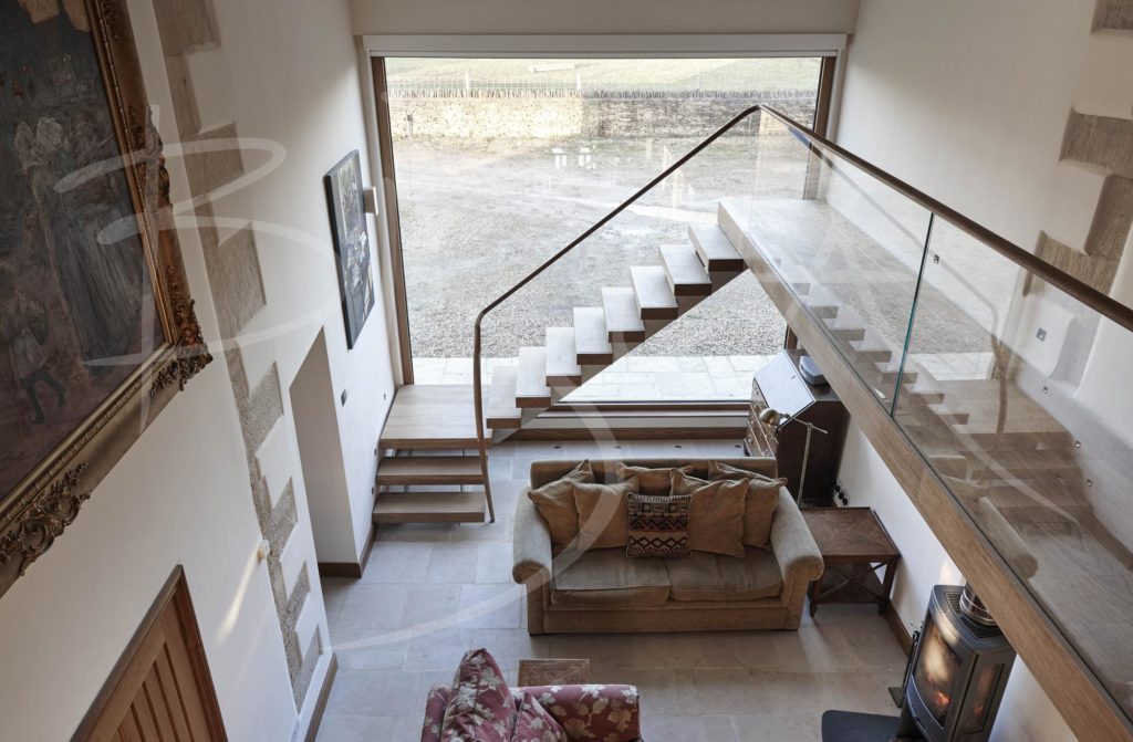 3843 - Bisca farmhouse staircase design