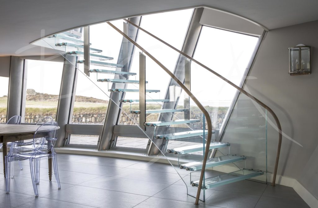 4739 - Bisca Structural Glass Staircase Design