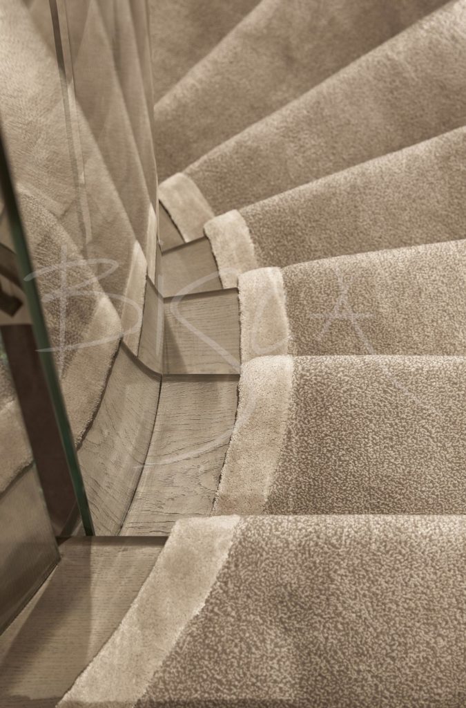5366 - Bisca apartment staircase with luxury carpet