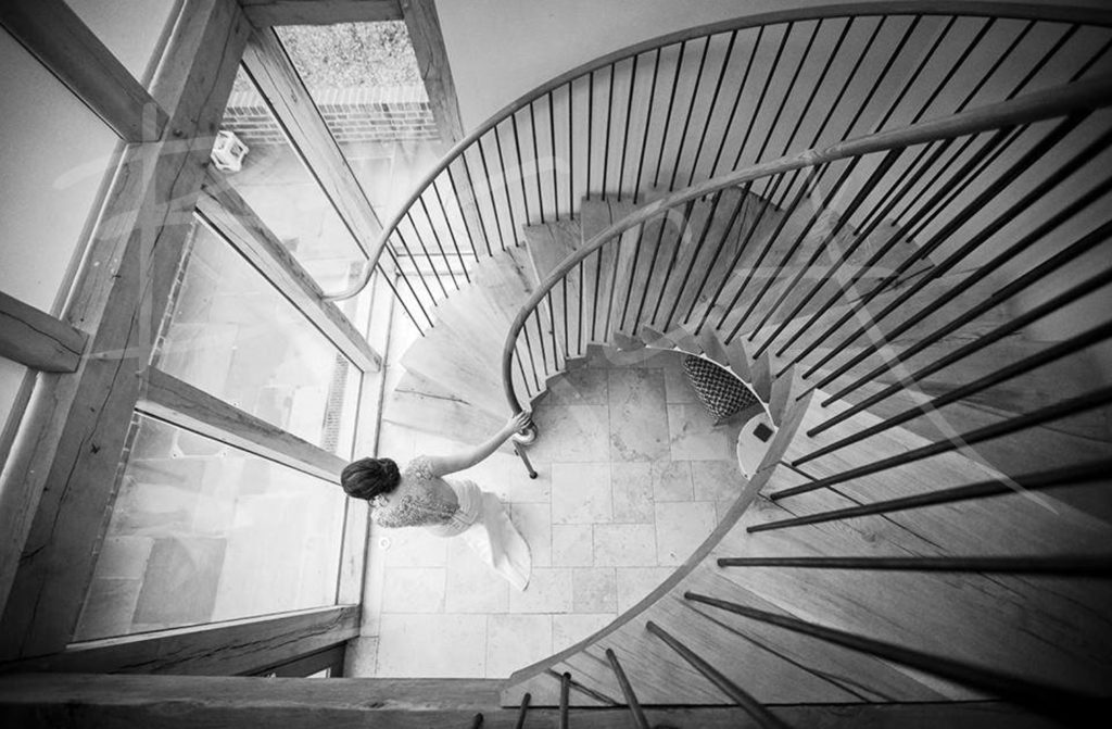 5429 - Bisca wedding staircase at Cooling Castle