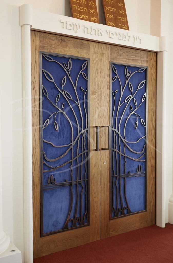 5450 - Bisca Bisca Highgate Synagogue bronze screens