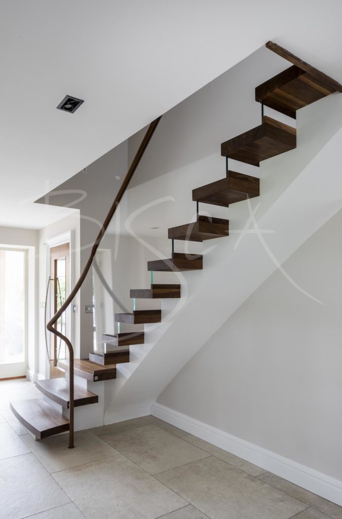 6034 - Bisca semi-cantilever staircase design