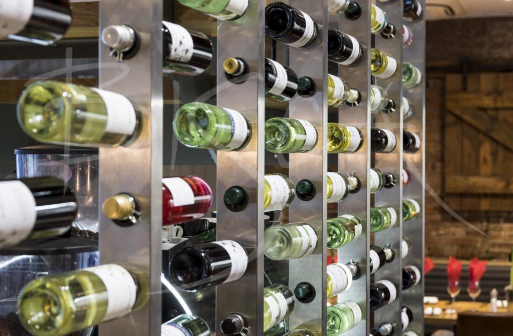 6617 - Bisca wine wall