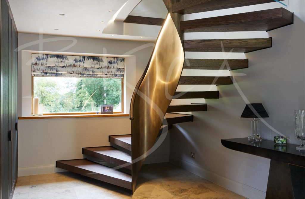 Winding Cantilever Staircase Enhances Space & Light