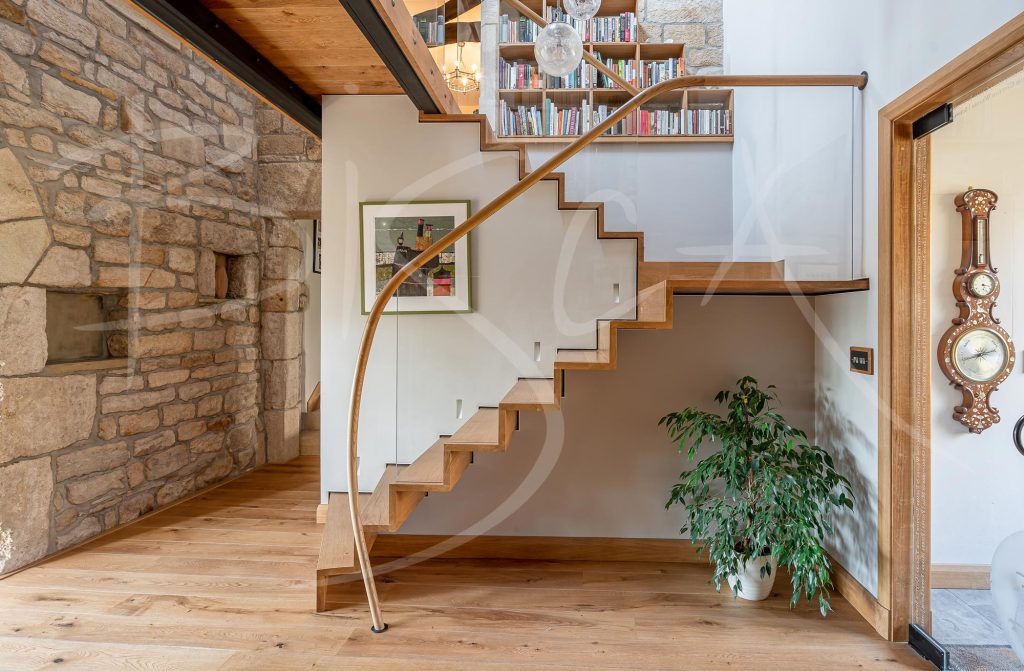 Bisca-8180---Cut-string-oak-staircase-1