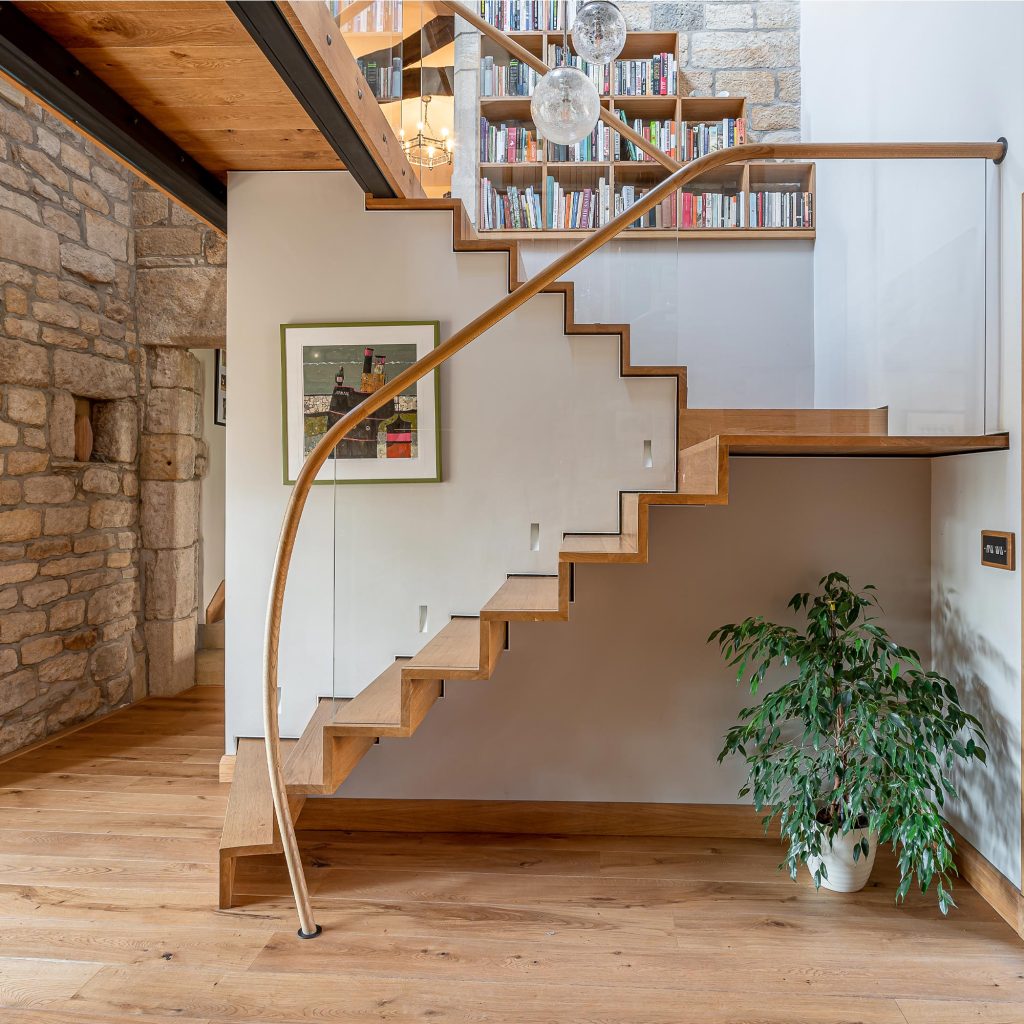 Bisca-8180---Cut-string-oak-staircase-FEATURE
