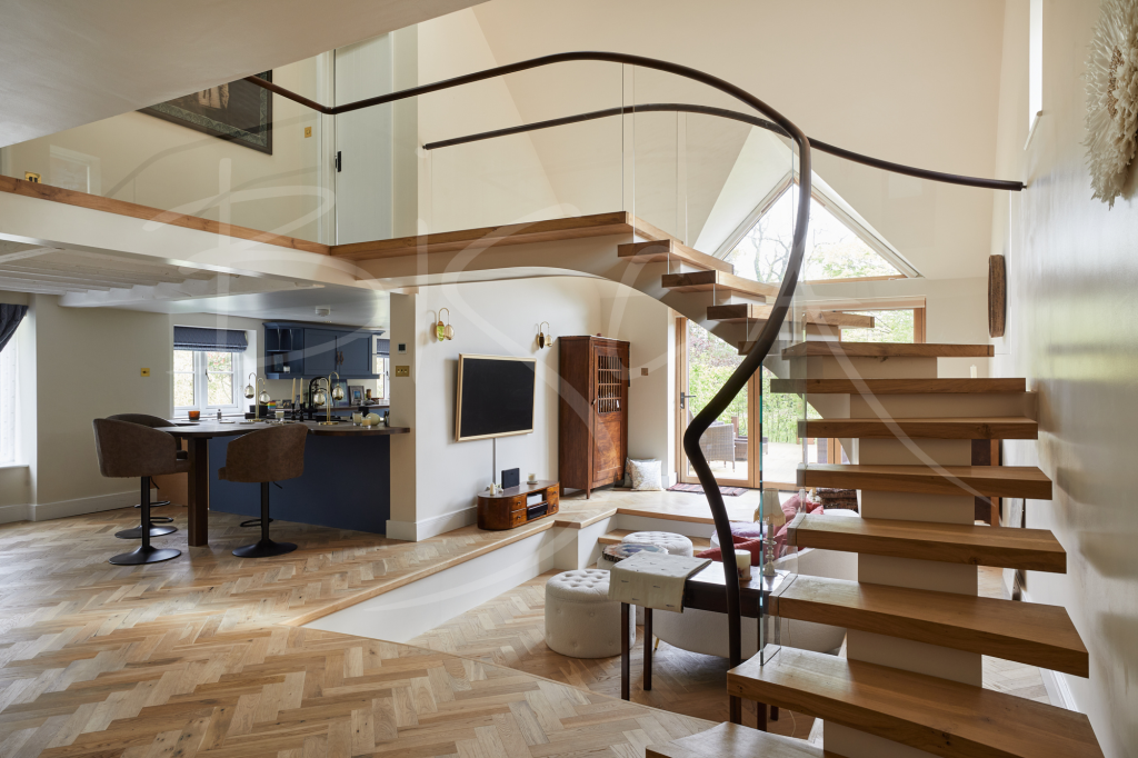 Curved Feature Staircase, 9365 Curved Feature Staircase, 9365